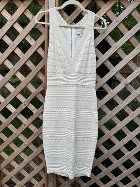 Milly White Lace Dress V-Neck Bodycon Lined Luxury Elegant Cocktail Dress